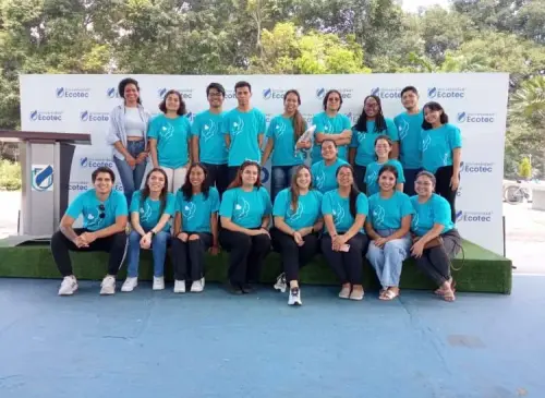 06-04 VIELKA LOOR (2)