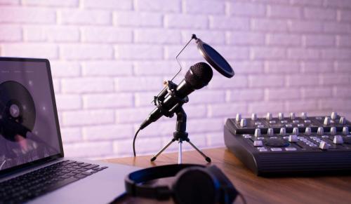 creando-concepto-musica-pop-microfono